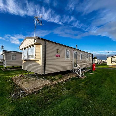 Great 8 Berth Caravan For Hire At St Osyth Beach In Essex Ref 28123Gc แคลกตัน-ออน-ซี ภายนอก รูปภาพ